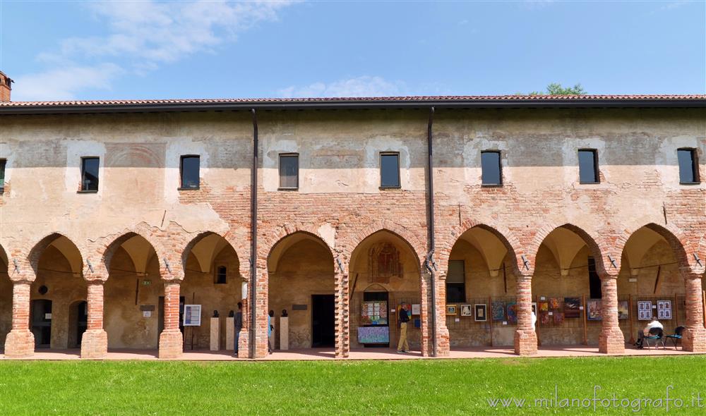 Caravaggio (Bergamo) - Colonnato nell'ex convento della Chiesa di San Bernardino